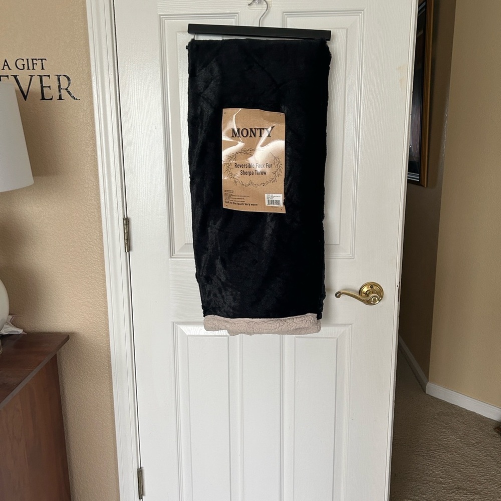 Monty Reversible Faux Fur Sherpa Throw Blanket - BRAND NEW